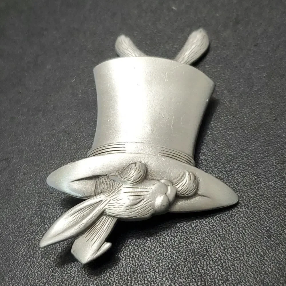 JJ vintage rabbit in a hat brooch